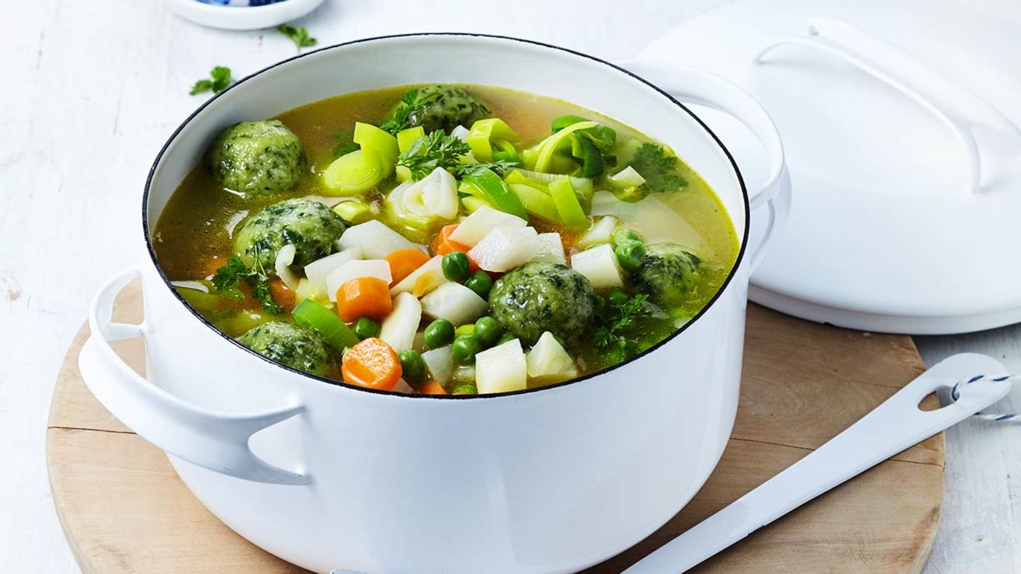 Frühlingssuppe mit Bärlauchklößchen Rezept