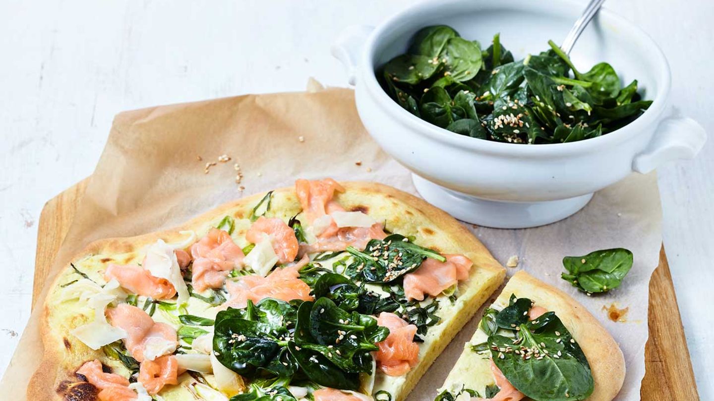 Pizza „Sushi Style“ mit Spinatsalat Rezept