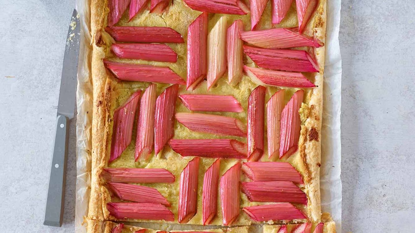 Schnelle Rhabarber-Blätterteig-Tarte Rezept