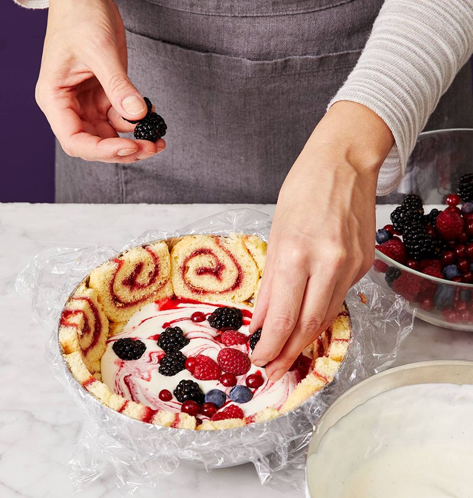 Beeren-Charlotte Mit Beeren füllen Beeren-Charlotte Mit Beeren füllen