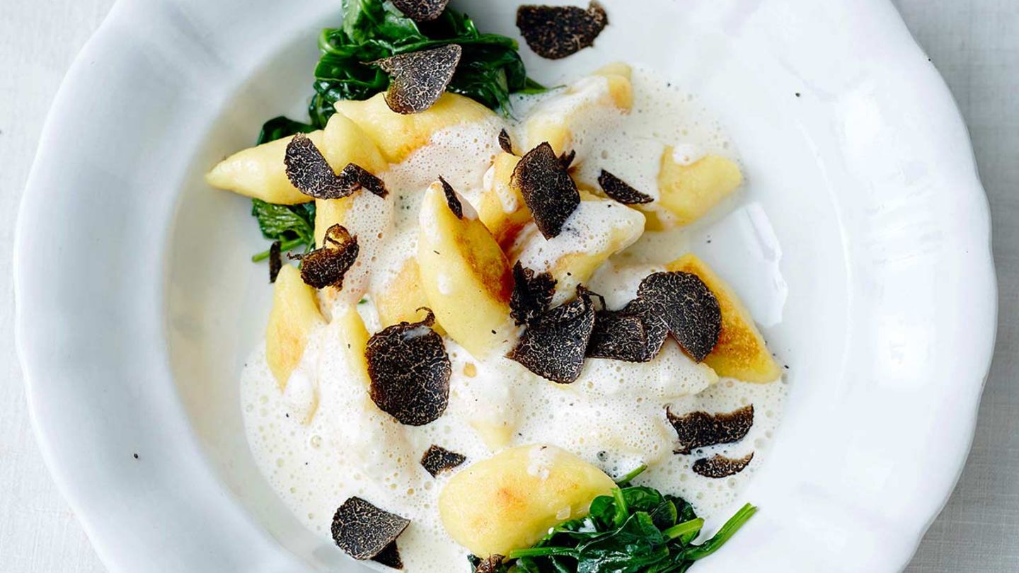 Gnocchi mit Ziegenfrischkäse-Sauce, Spinat und Trüffeln Rezept