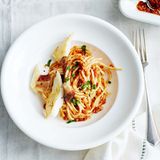 Traghetti mit rotem Mandel-Pesto und Kabeljau