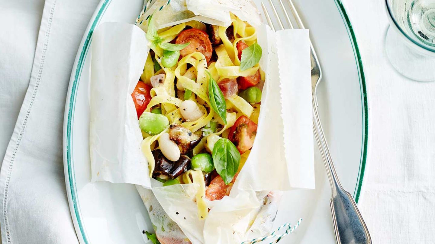 Tagliatelle in Pergament mit Bohnenkernen Rezept
