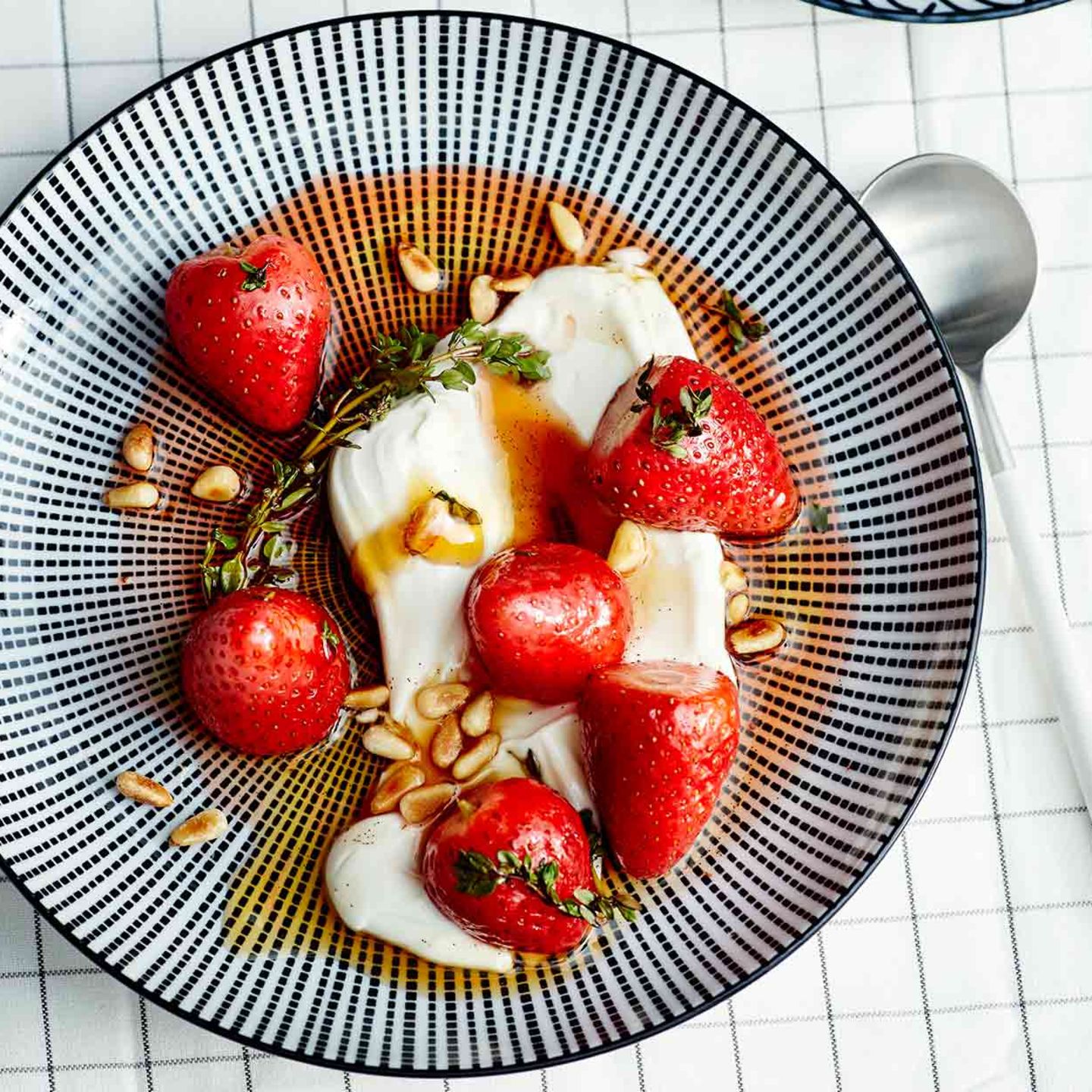 Gebackene Erdbeeren Mit Thymianjoghurt Rezept Essen Und Trinken