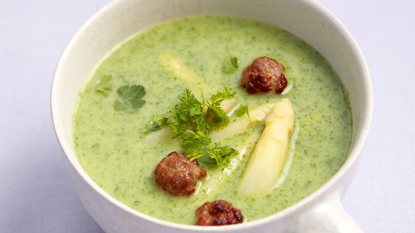 Kräuter-Spargelsuppe mit Brätbällchen Rezept