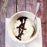 Stracciatella-Joghurt-Mousse