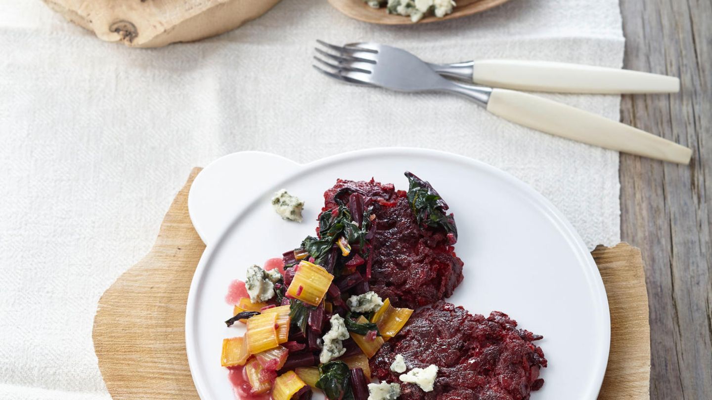 Rote-Bete-Rösti mit Mangold und Roquefort Rezept