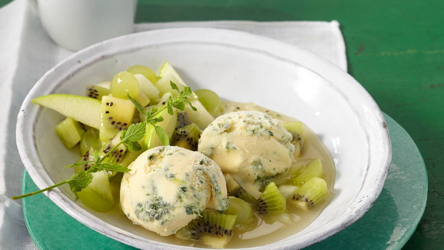 Grüne Grütze mit Zitronenmelissen-Eis Rezept