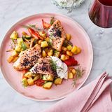 Welsfilet mit Paprika-Zucchini-Gemüse