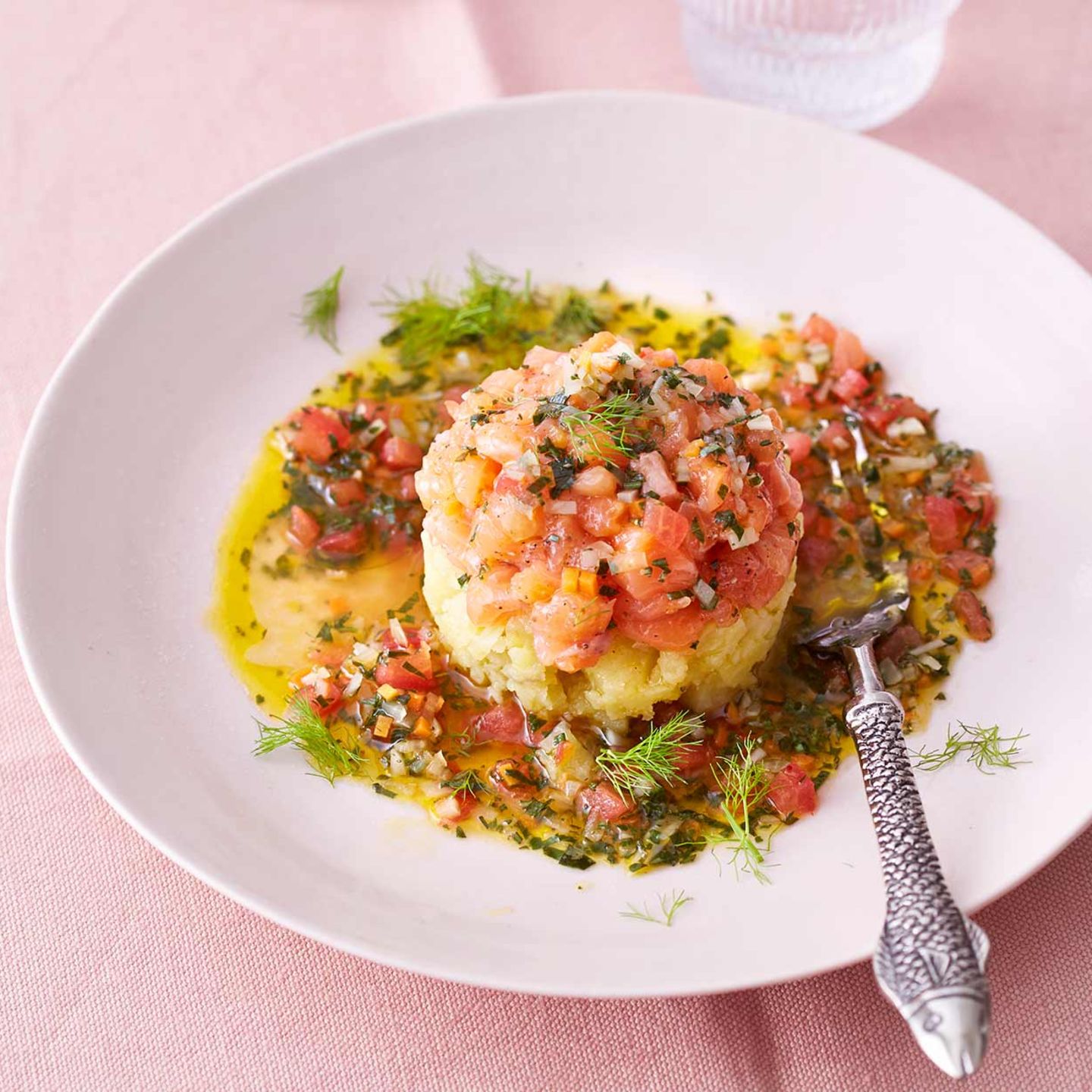 Saiblingstatar mit Würzsauce