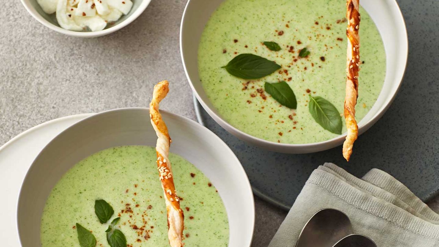 Kalte Basilikum-Kartoffel-Suppe mit Mozzarella Rezept