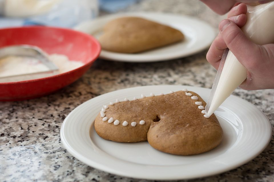 Lebkuchen-Herz verzieren