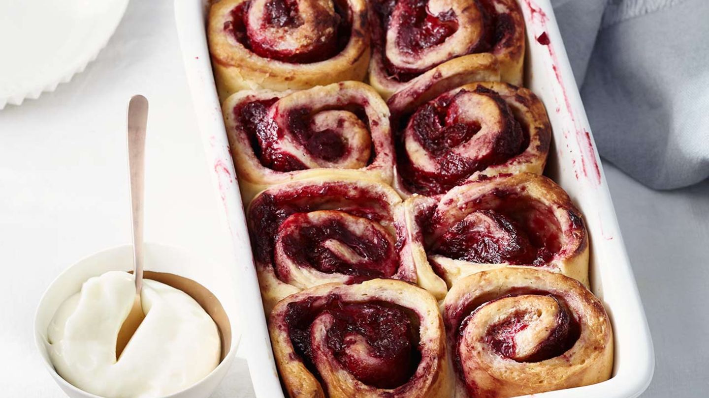 Kirschrollen mit Frischkäsecreme Rezept