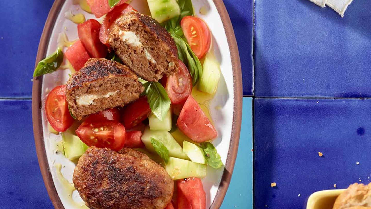 Melonen-Tomaten-Salat mit Hacksteak Rezept