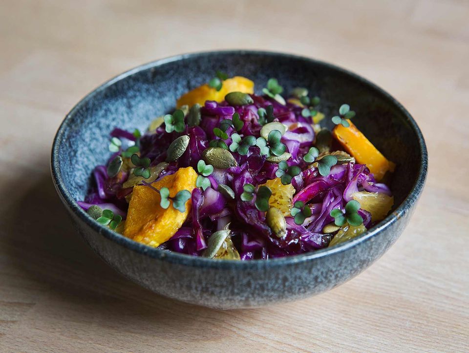 Rotkohlsalat mit Microgreens Rotkohlsalat mit Microgreens