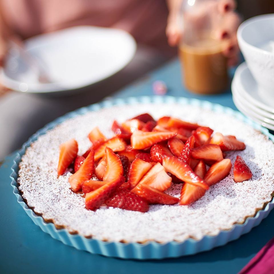 Mandelkuchen Mit Erdbeeren Rezept Essen Und Trinken