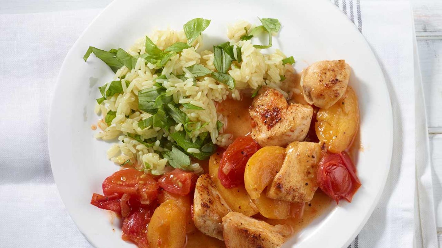Hähnchen-Aprikosen-Gulasch mit Basilikumreis Rezept