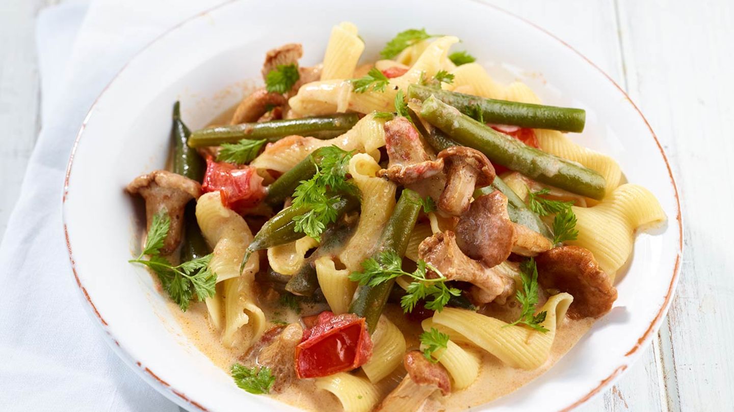 Bohnen-Pfifferlings-Pasta mit Tomaten Rezept