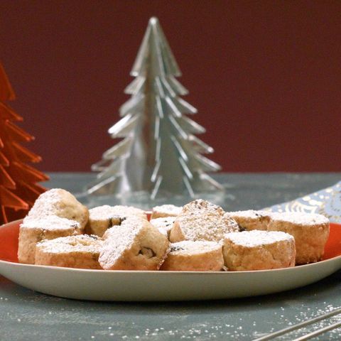 Stollen-Konfekt auf Plätzchenteller