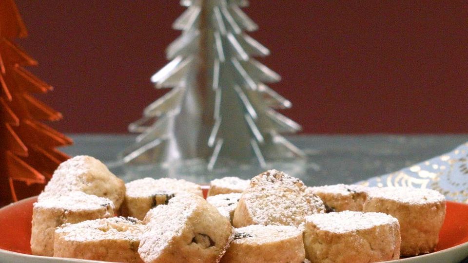 Stollen-Konfekt auf Plätzchenteller