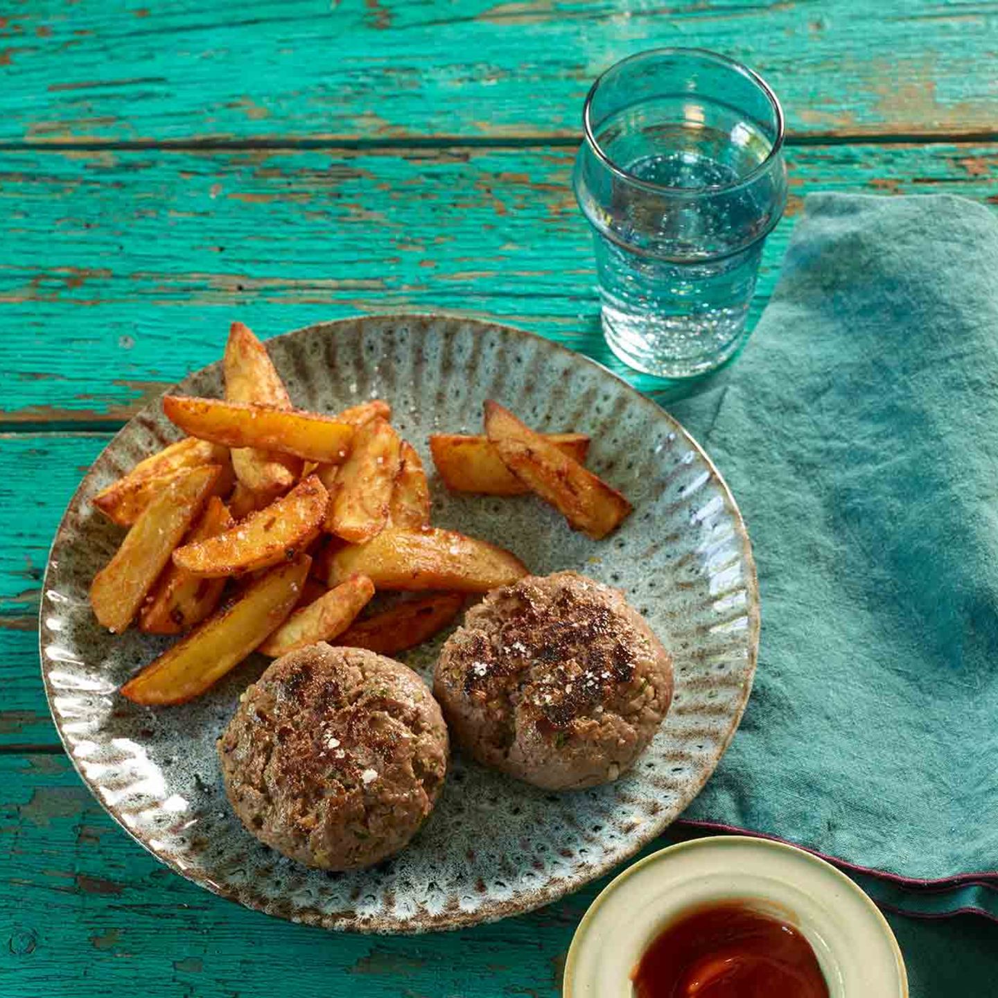 Tartarfrikadelle mit Kartoffelecken