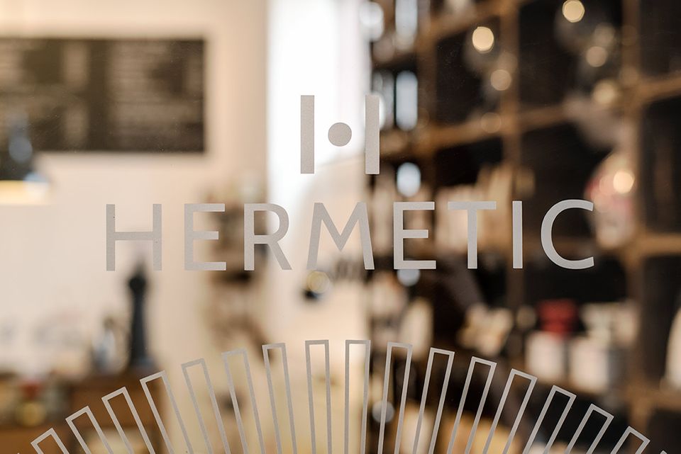 Hermetic – Café less political Hermetic – Café less political