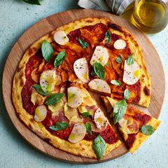 Kartoffelpizza mit Paprika und Kürbis