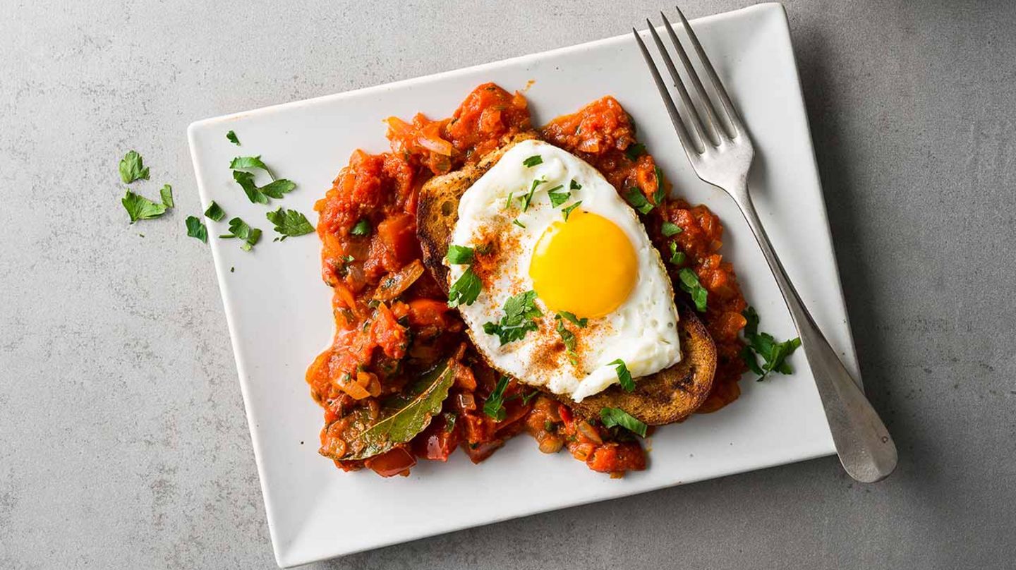 Shakshuka-Max mit Tomatenragout und Ei Rezept