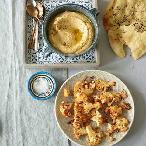 Blumenkohl aus dem Ofen mit Linsen-Hummus