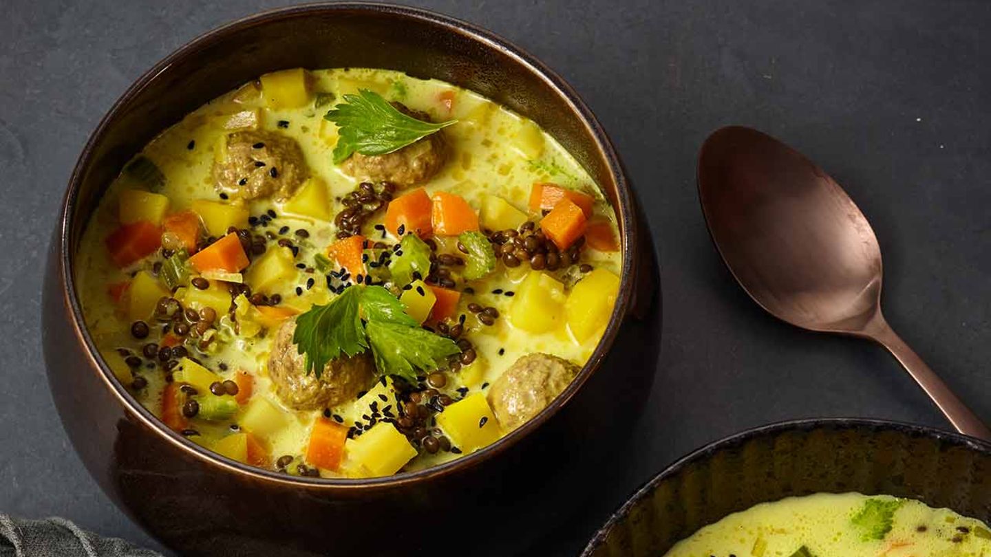 Sahniger Wurzel-Linsen-Eintopf mit Fleischbällchen Rezept