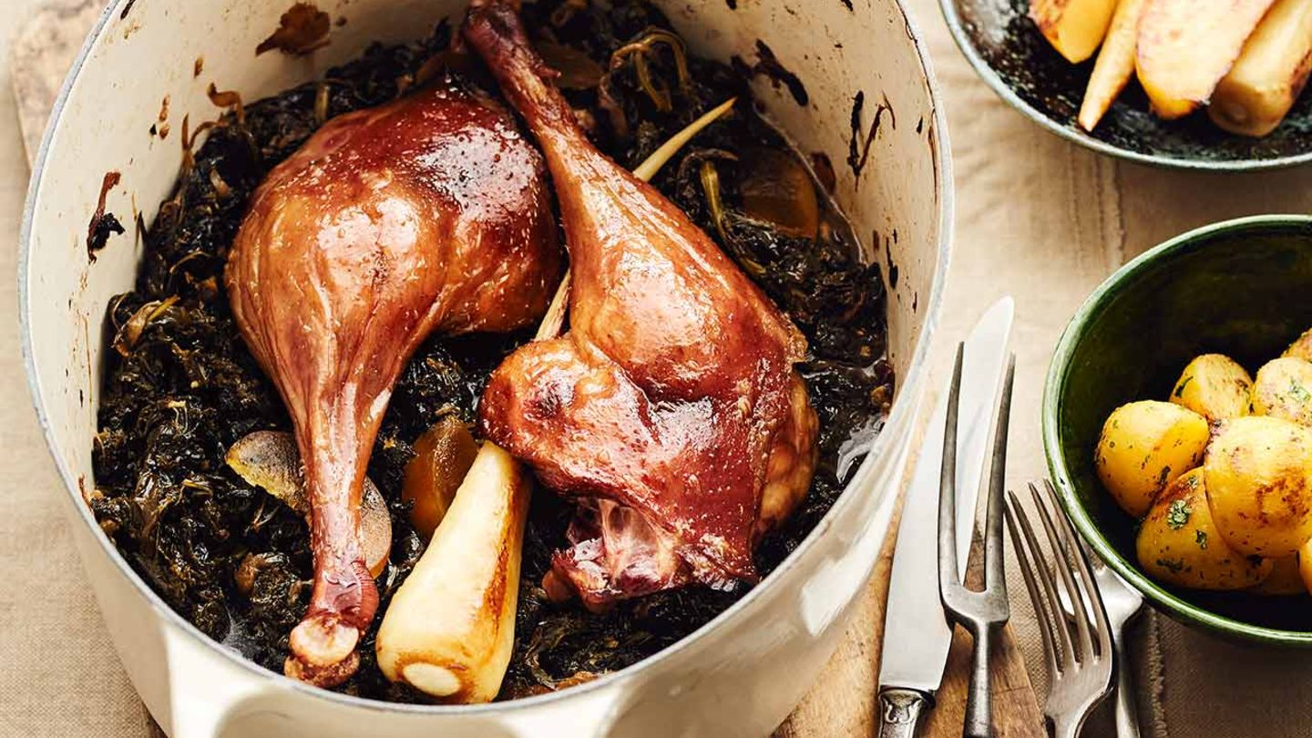 Geschmorter Grünkohl mit geräucherten Gänsekeulen Rezept