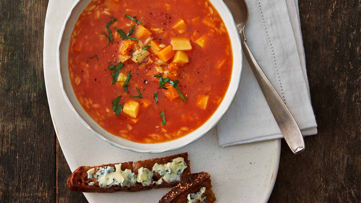 Minestrone mit Möhren, Pastinaken und Reisnudeln Rezept