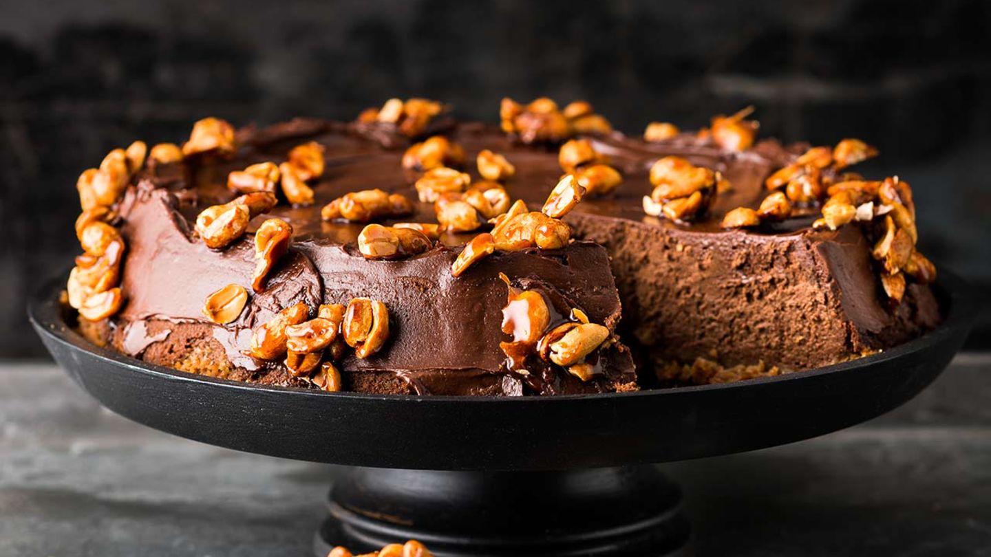 Schokoladen-Cheesecake mit karamellisierten Erdnüssen Rezept
