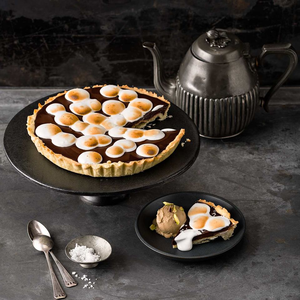 Schokoladen-Espresso-Tarte mit Meringue