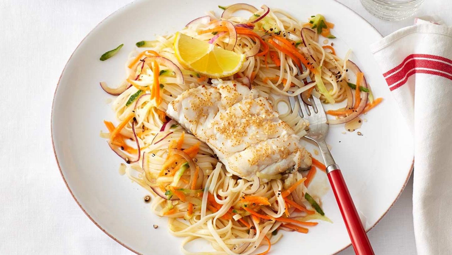 Glasnudelsalat mit Sesamfisch Rezept