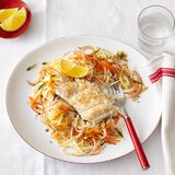 Glasnudelsalat mit Sesamfisch