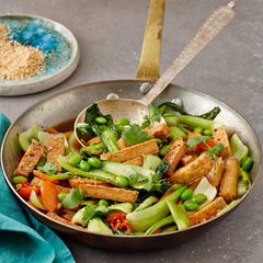 Asia-Pfanne mit Knuspertofu