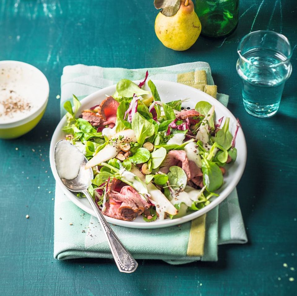 Feldsalat mit Birnen und Meerrettichdressing - Rezept - [EINFACH ...