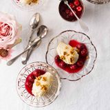 Vanilleeis mit Cognac-Kirschen
