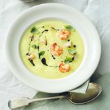 Kurkuma-Rahmsuppe mit Garnelen