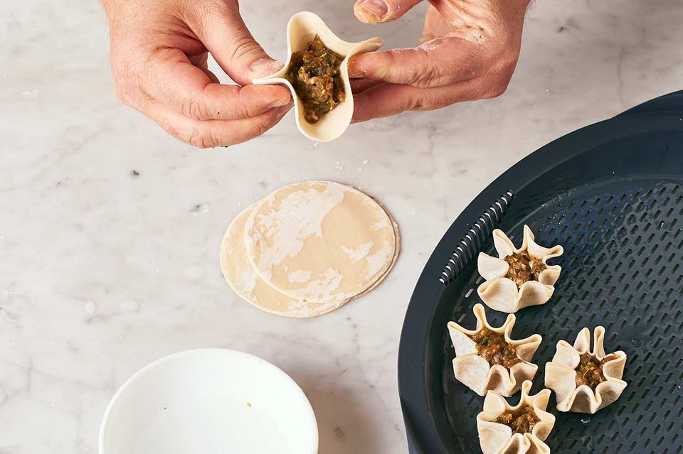 Reh-Dumplings mit Pak Choi: Schritt C Dumplings formen