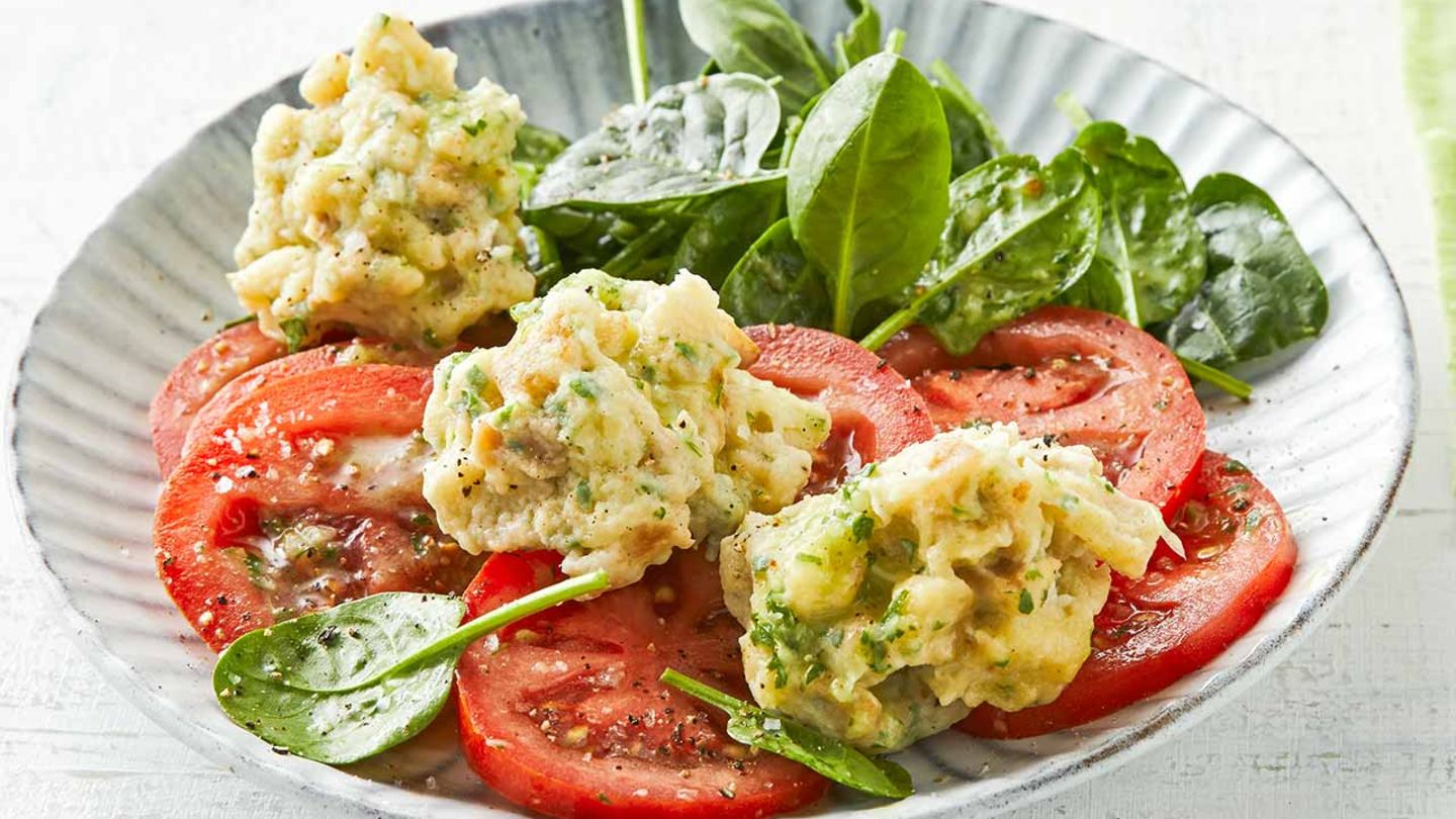 Brotknöpfle mit Salat