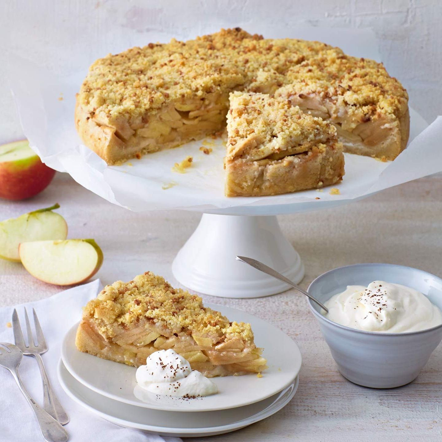 Apfelkuchen Mit Krokantstreuseln Und Kaffeesahne Rezept Essen Und Trinken