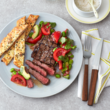 Pfannengegrillte Hüftsteaks mit Tomaten-Bohnen-Salat