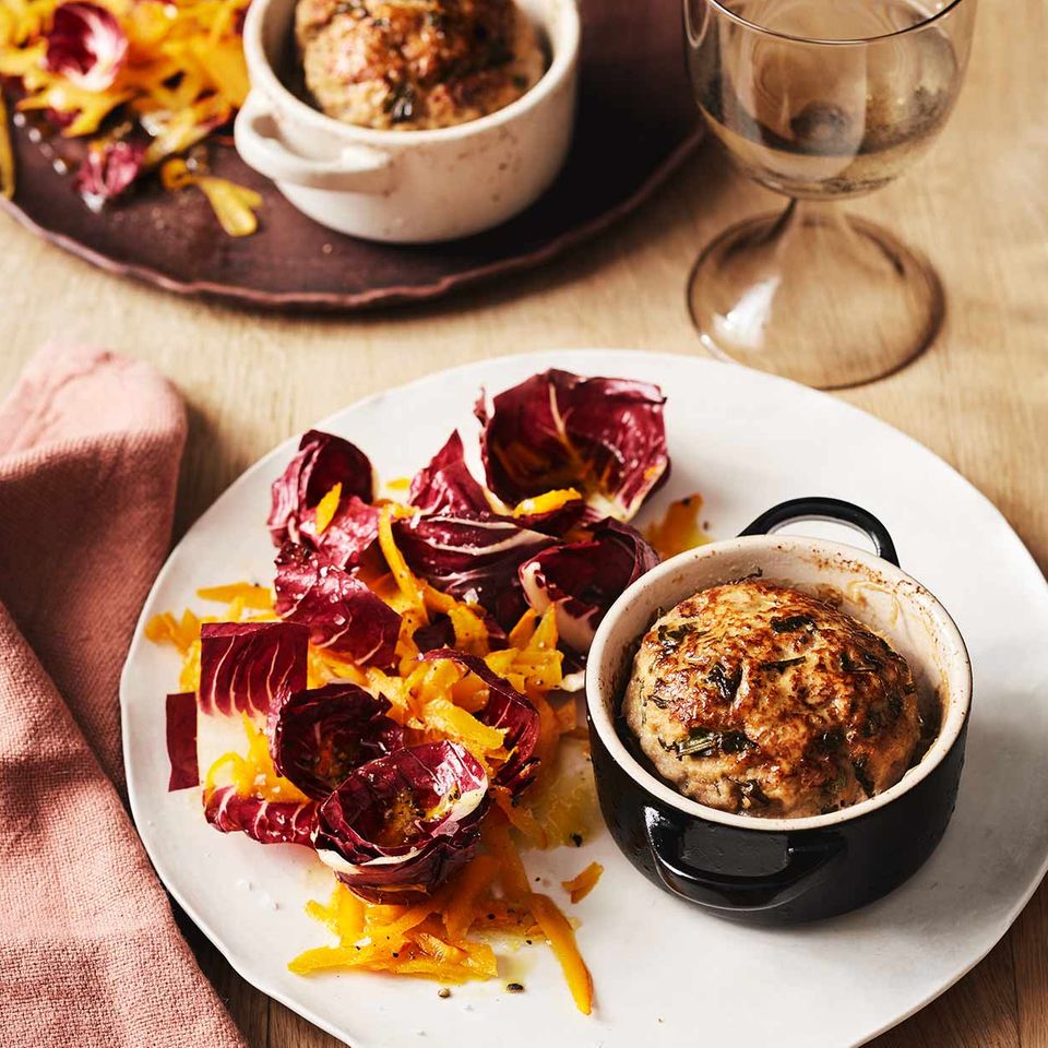 Kleine Kalbshackbraten mit Kürbis-Radicchio-Salat