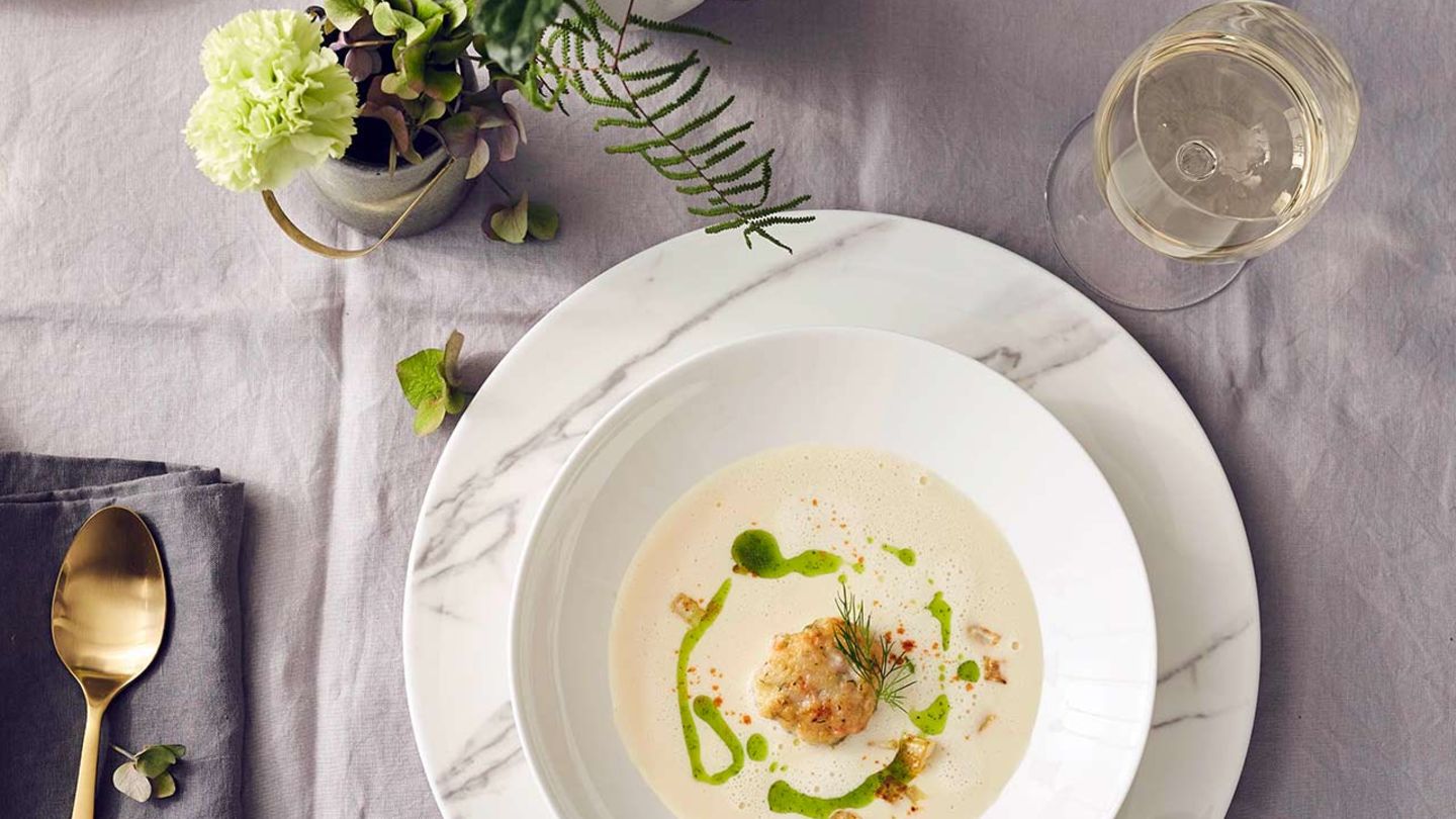 Sellerie-Meerrettich-Suppe mit Garnelenbuletten Rezept