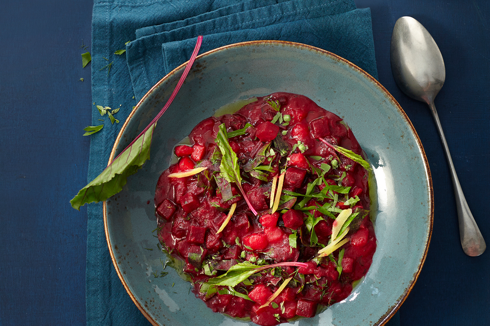 Kartoffelborschtsch mit Rote-Bete-Grün Kartoffelborschtsch mit Rote-Bete-Grün