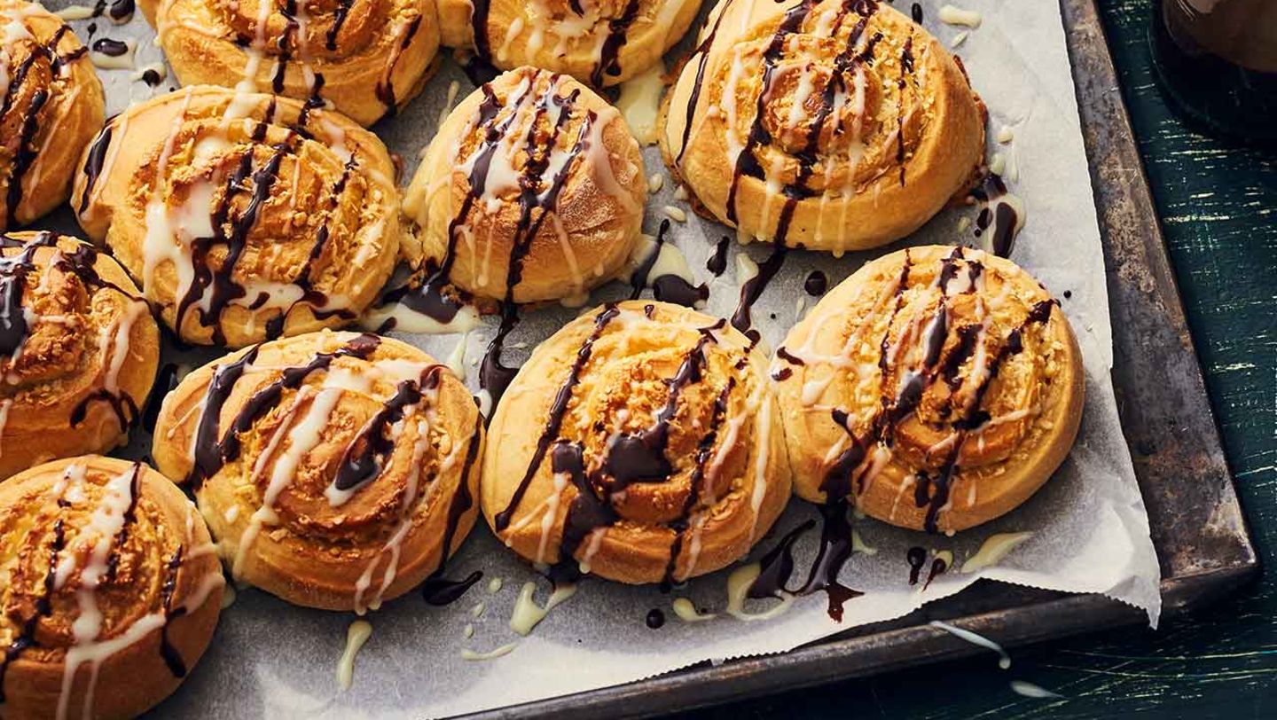 Kokos-Schnecken mit Schokoladensauce Rezept