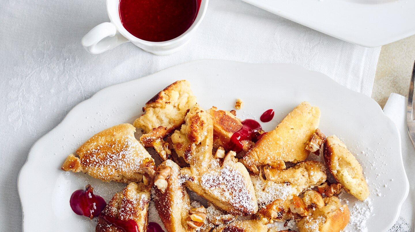 Nuss-Schmarren mit Himbeersauce Rezept