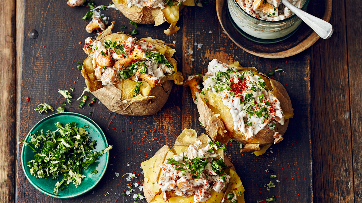 Ofenkartoffeln mit Pfifferlingen und Gremolata Rezept